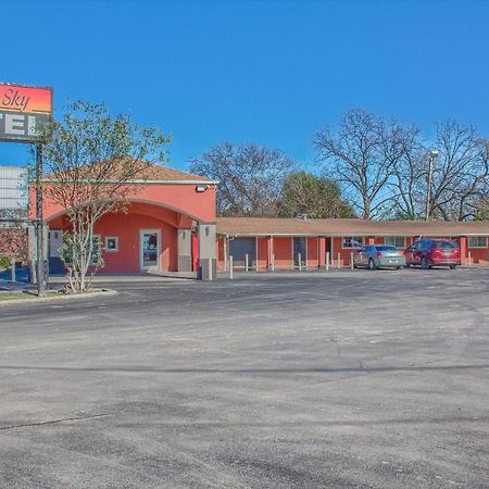 Amber Sky Motel Uvalde Exterior photo