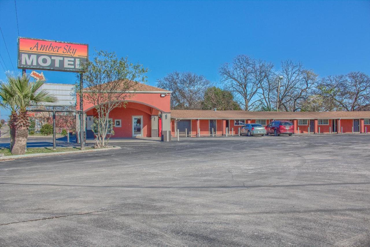 Amber Sky Motel Uvalde Exterior photo