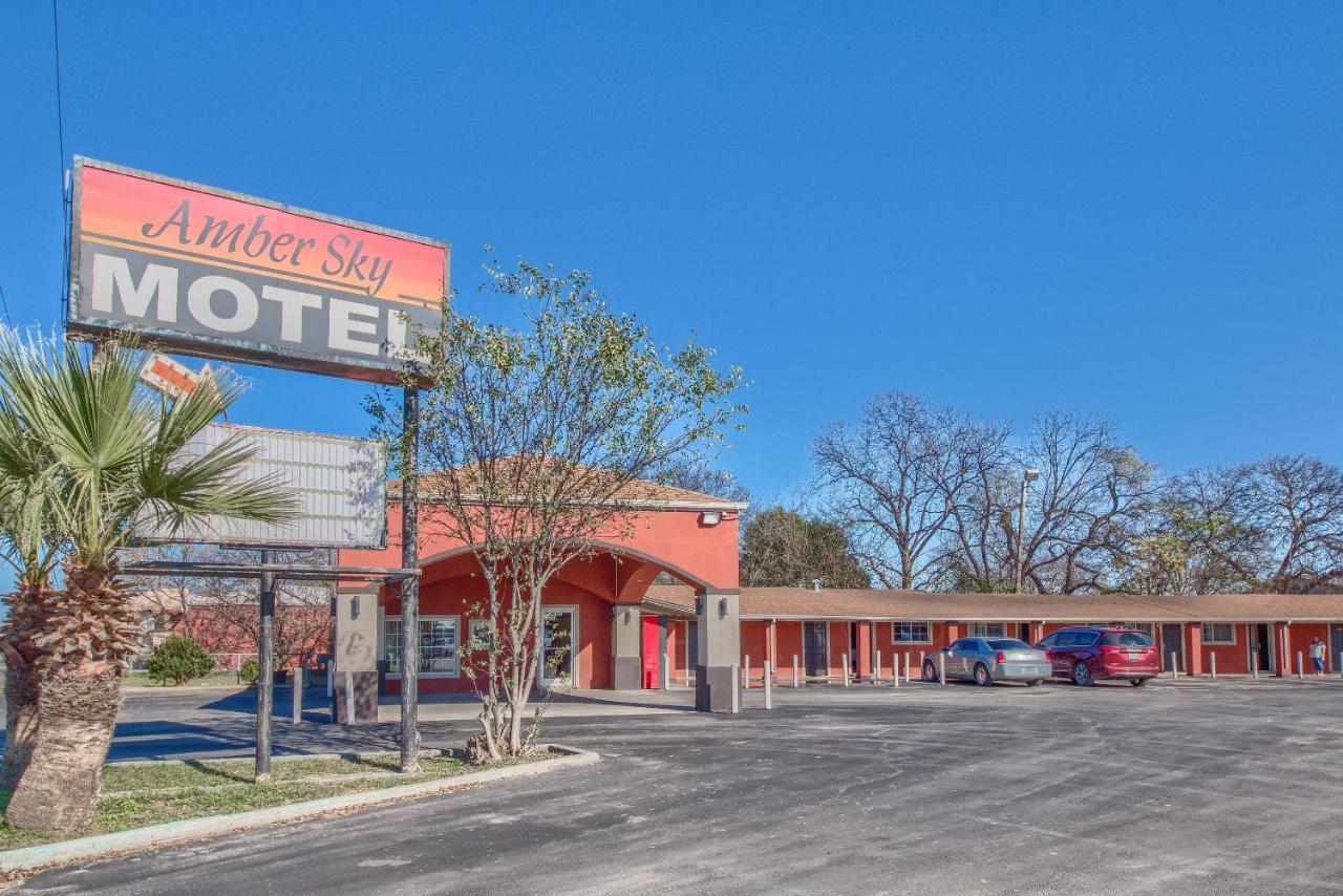 Amber Sky Motel Uvalde Exterior photo