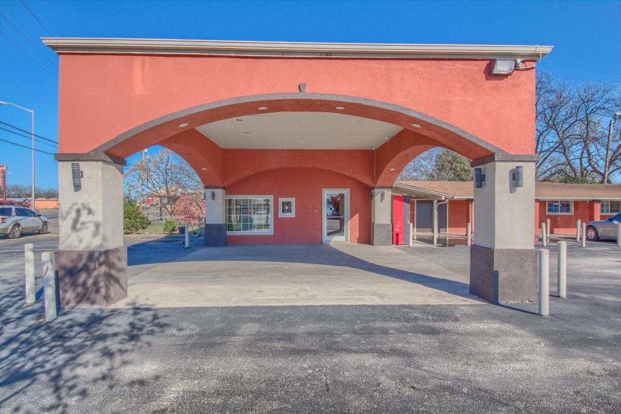 Amber Sky Motel Uvalde Exterior photo